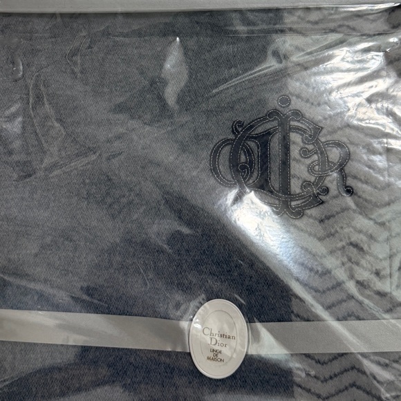 Dior Gray and White Bedding Sheet - Picture 8 of 8